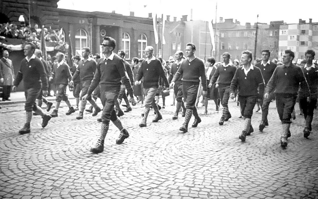 1 MAJA – DAWNE DEFILADY RATOWNIKÓW GOPR