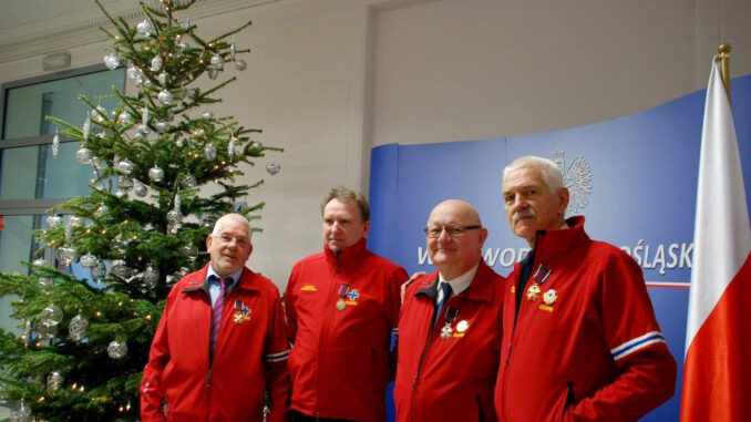 KRZYŻE ZASŁUGI DLA RATOWNIKÓW GRUPY KARKONOSKIEJ GOPR