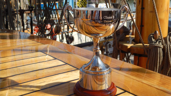 GRATULACJE DLA ZAŁOGI JACHTU GENERAŁ ZARUSKI