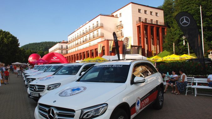 RATOWNIK Z BAMBUSEM A RATOWNIK W MERCEDESIE