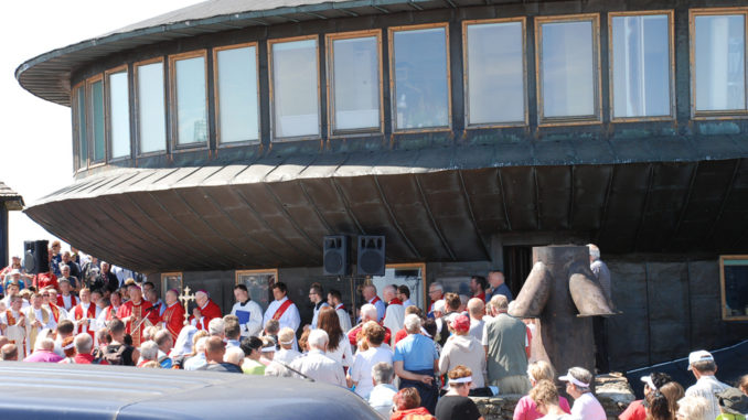 DZIEŃ ŚW. WAWRZYŃCA – TYSIĄCE TURYSTÓW NA ŚNIEŻCE