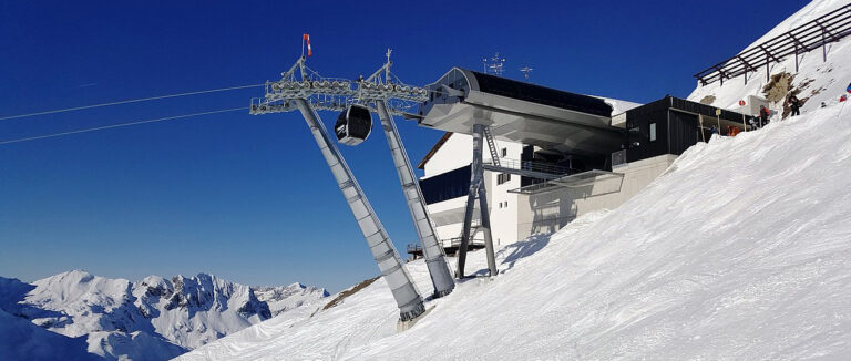 POLSKI SNOWBOARDZISTA SPADŁ ZE SKAŁY