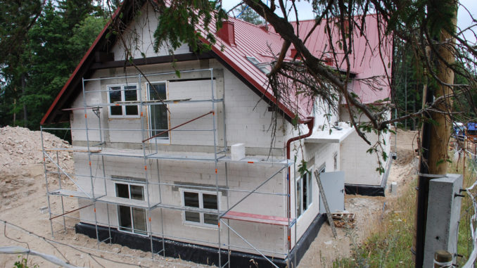 BUDOWA STACJI GOPR W KARPACZU TRWA