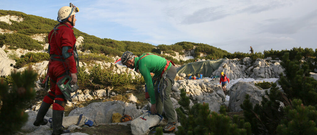 WIELKA AKCJA RATUNKOWA W JASKINI RIESENDING