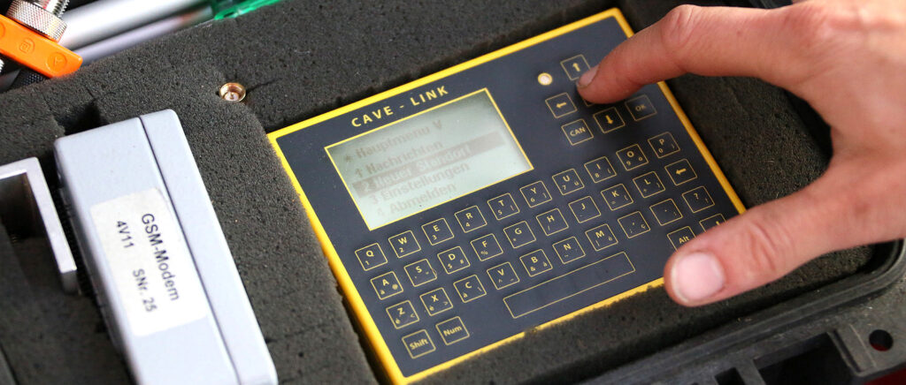 WIELKA AKCJA RATUNKOWA W JASKINI RIESENDING