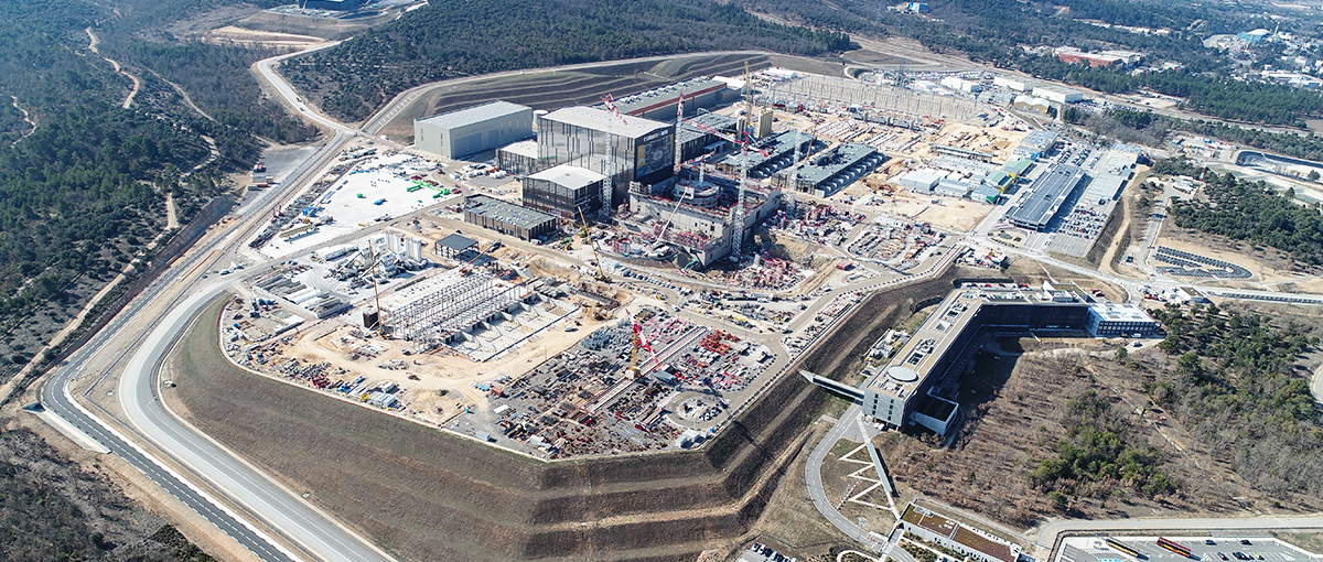 CIEPLEJ NIŻ W ŚRODKU SŁOŃCA-ITER